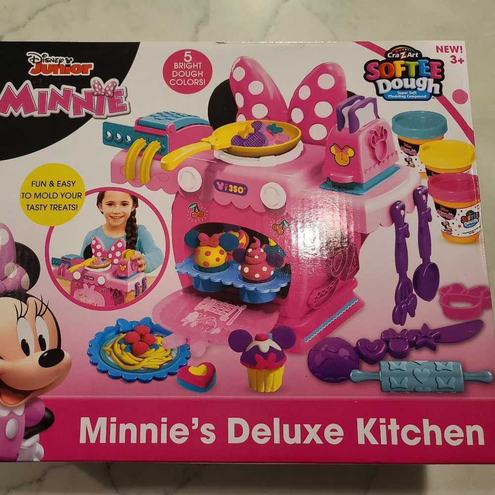 NIB Disney Jr. Minnie's Deluxe Kitchen